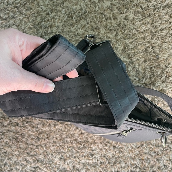 NWOT! Lug Swivel Convertible Crossbody Bag with a Classic Heart Pouch Included! - Picture 12 of 12